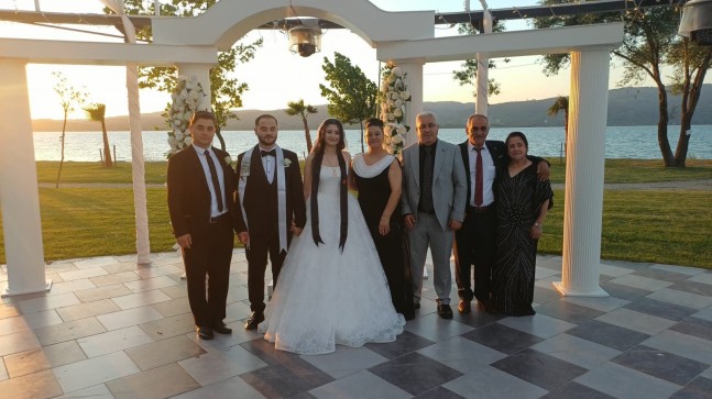 Dilara Yaren ile Umut Sapanca Gölü kıyısında ömür boyu mutluluğa “evet” dediler