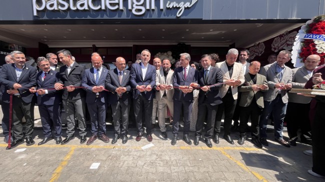 Adapazarı’nda Engin Küçük imzasıyla görkemli açılış