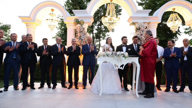 Devlet Protokolü Çakacak Ailesinin mutlu gününde buluştu