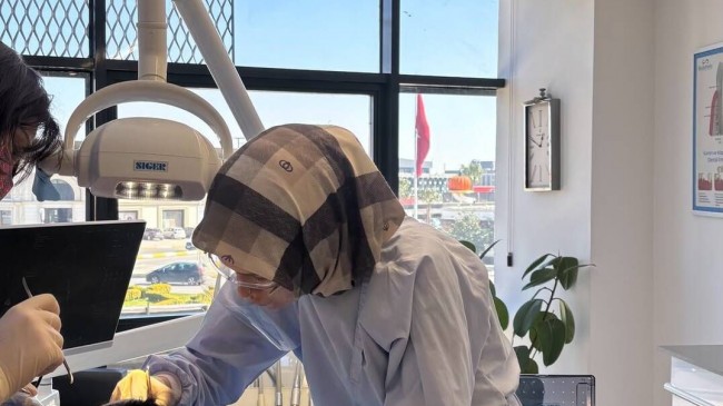 Diş Hekimi Tuğba Akkar, yeni kliniğinde hastalarını ağırlıyor