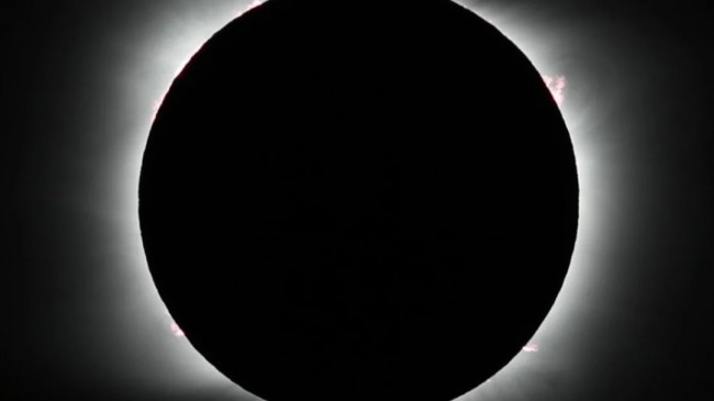 GÖKYÜZÜNDE NADİR GÖK OLAYI: GÜNEŞ TUTULMASI