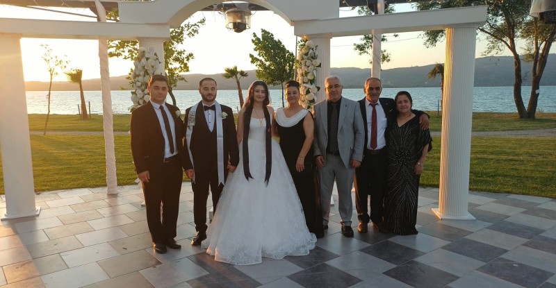 Dilara Yaren ile Umut Sapanca Gölü kıyısında ömür boyu mutluluğa “evet” dediler