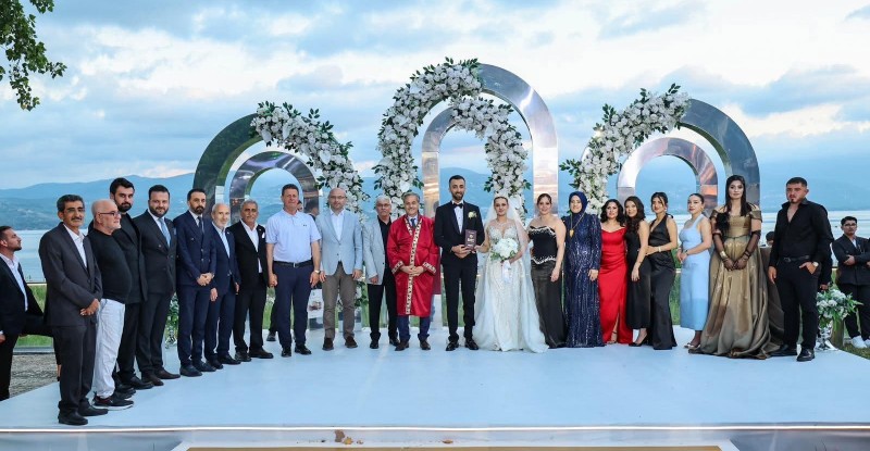 Yusuf Alemdar’ın kıydığı nikâhta Ebrar ve Ömer’e mutluluk alkışı