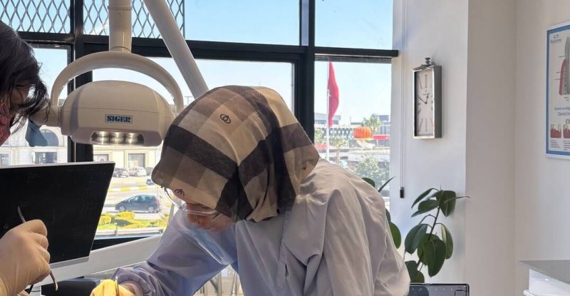Diş Hekimi Tuğba Akkar, yeni kliniğinde hastalarını ağırlıyor