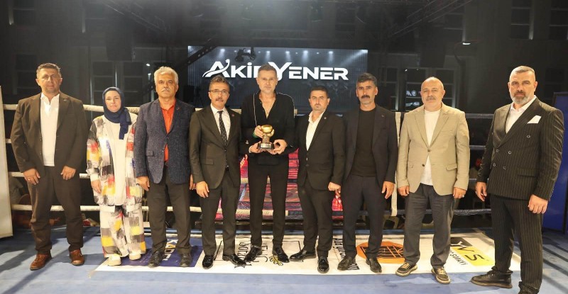 Akif Yener Erenler’de Zafer coşkusunu zirveye taşıdı